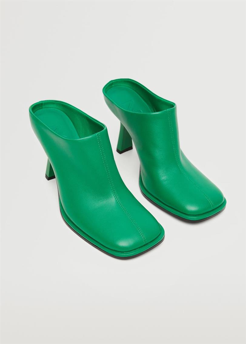 Zapatos de tacón verde destalonados, de Mango