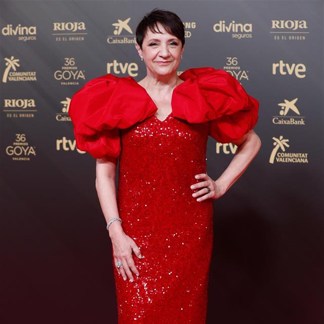 El vestido rojo de lentejuelas con el que Blanca Portillo ha triunfado en los Premios Goya y tú llevarás para ser la invitada perfecta