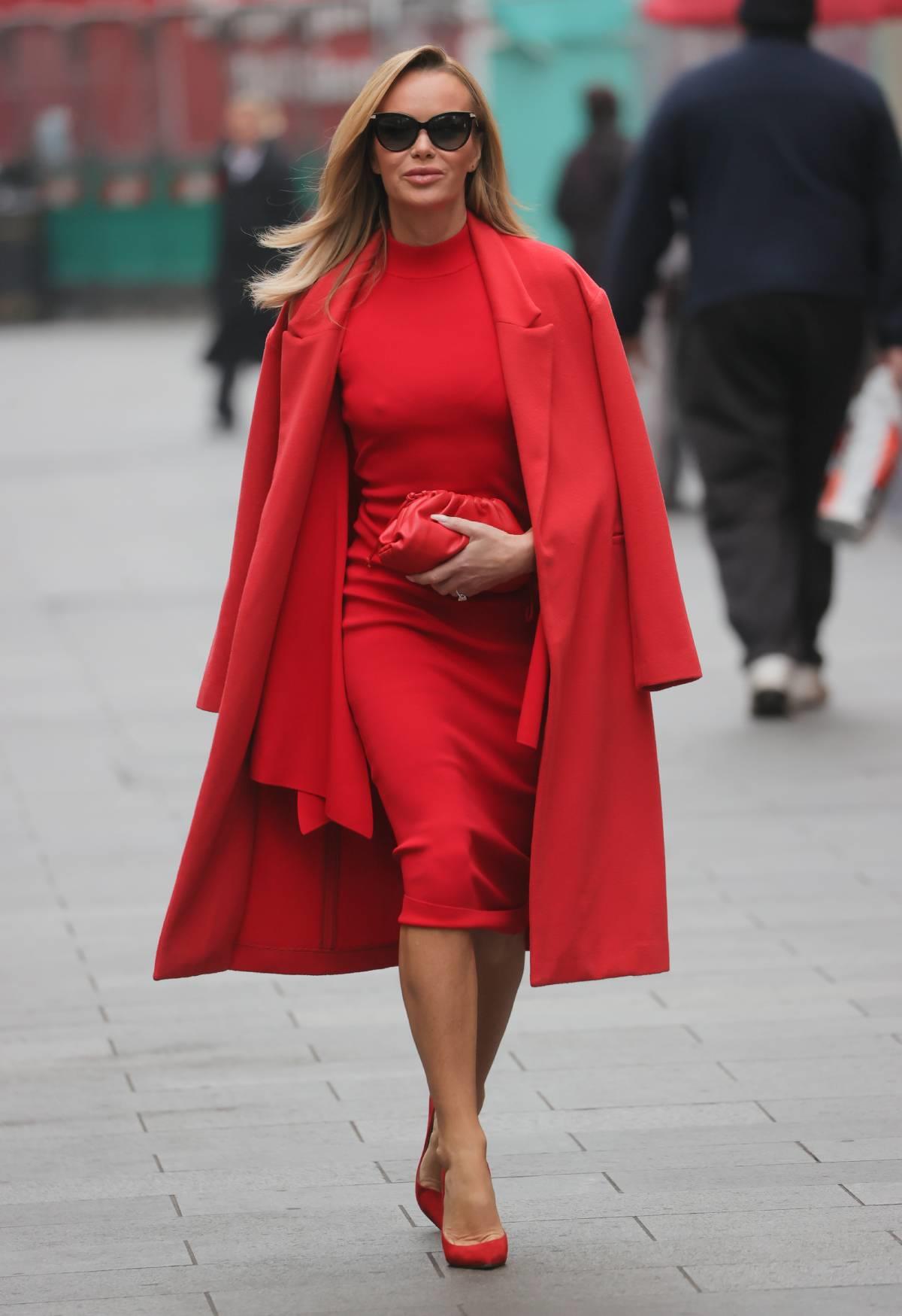 Vestido rojo con 'total look'