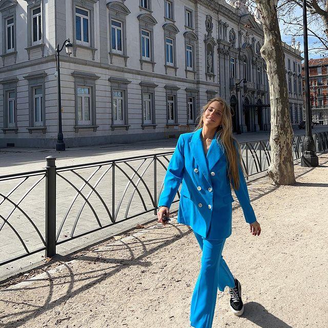Meriloves, en una de sus fotos de Instagram, con traje de Primark