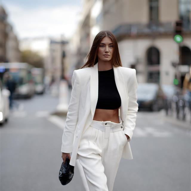 traje blanco street style
