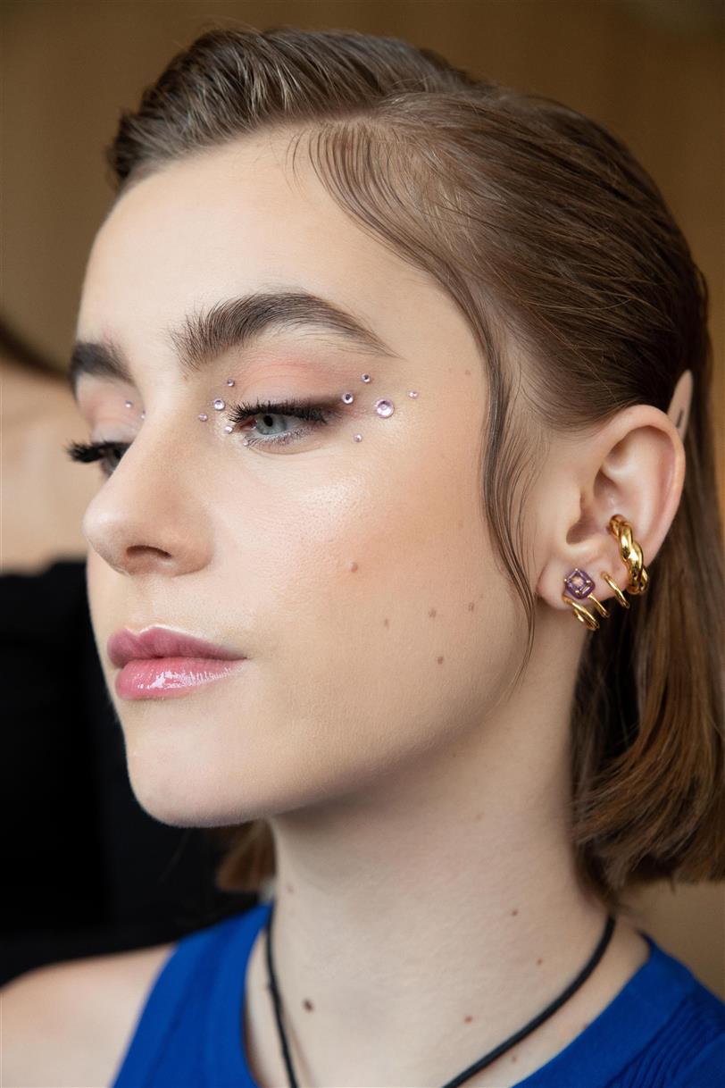 El maquillaje de Clara Galle con perlas en los ojos