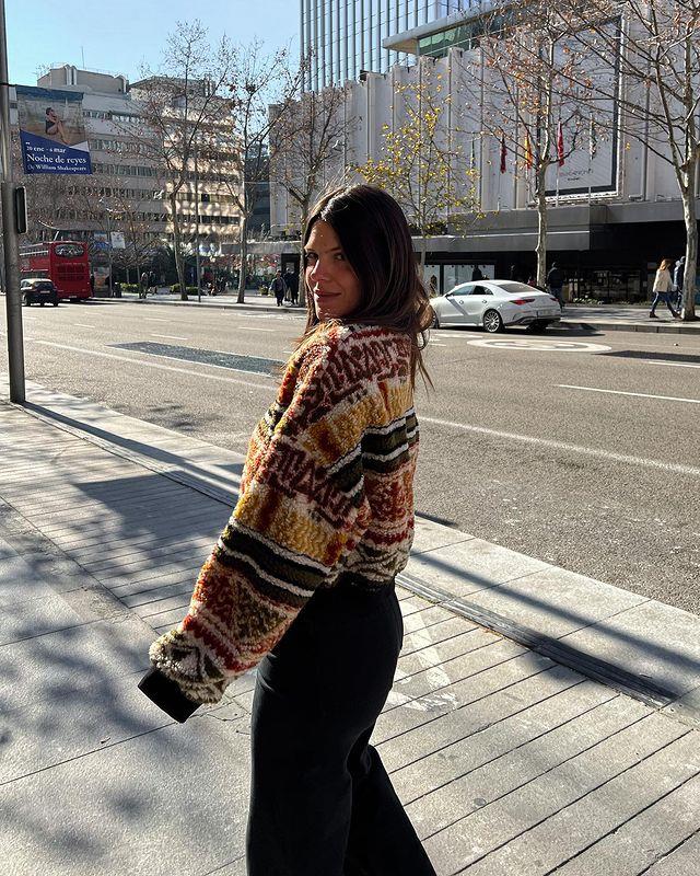 Laura Matamoros, en una de las fotos de Instagram, con jersey estampado 