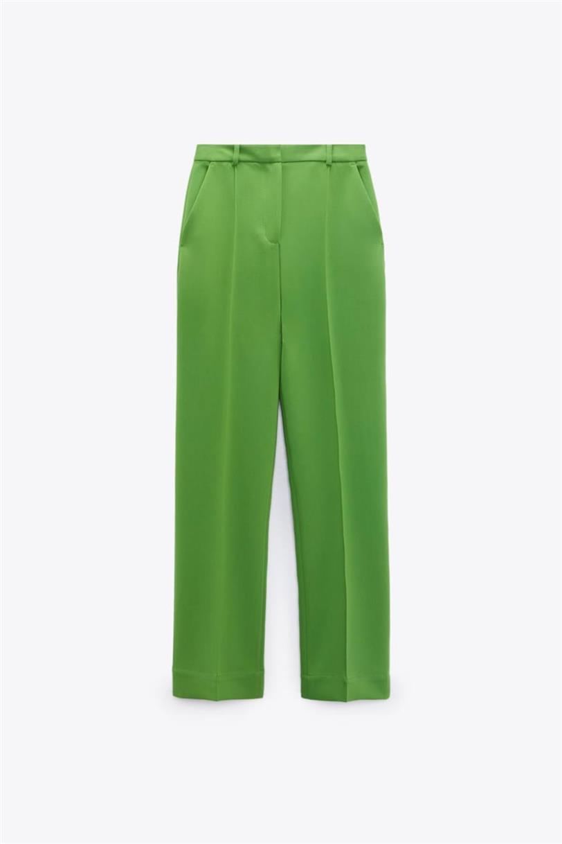 Pantalón recto en color verde de Zara