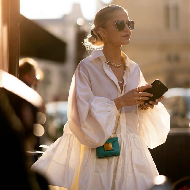 Vestidos blancos para el verano 2022 de Zara, H&M, Bershka, Massimo Dutti y compañía