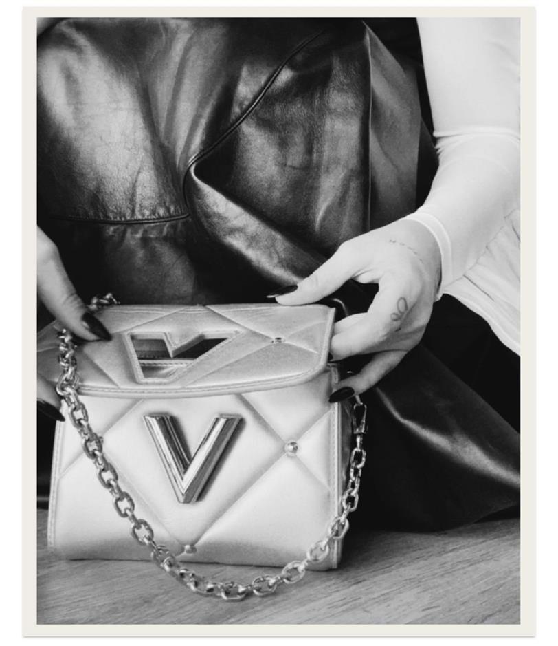 Llevó un bolso de Louis Vuitton
