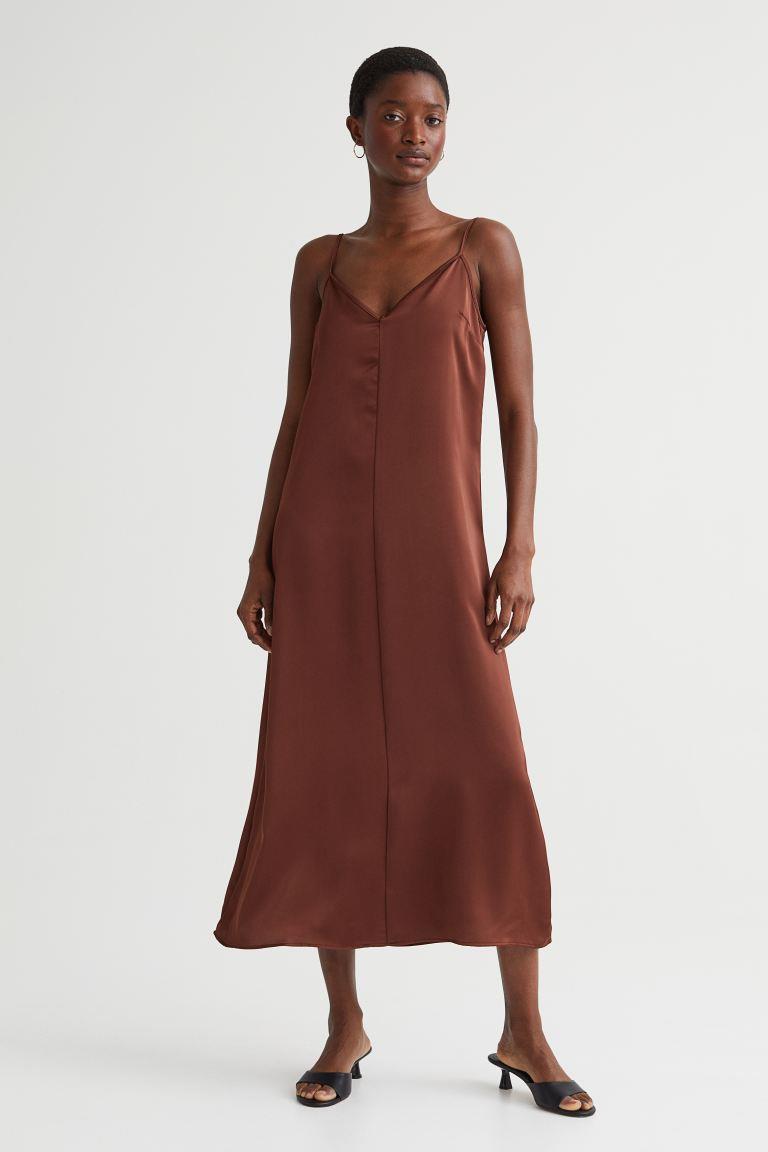 Vestido de estilo lencero de H&M (29,99€) 