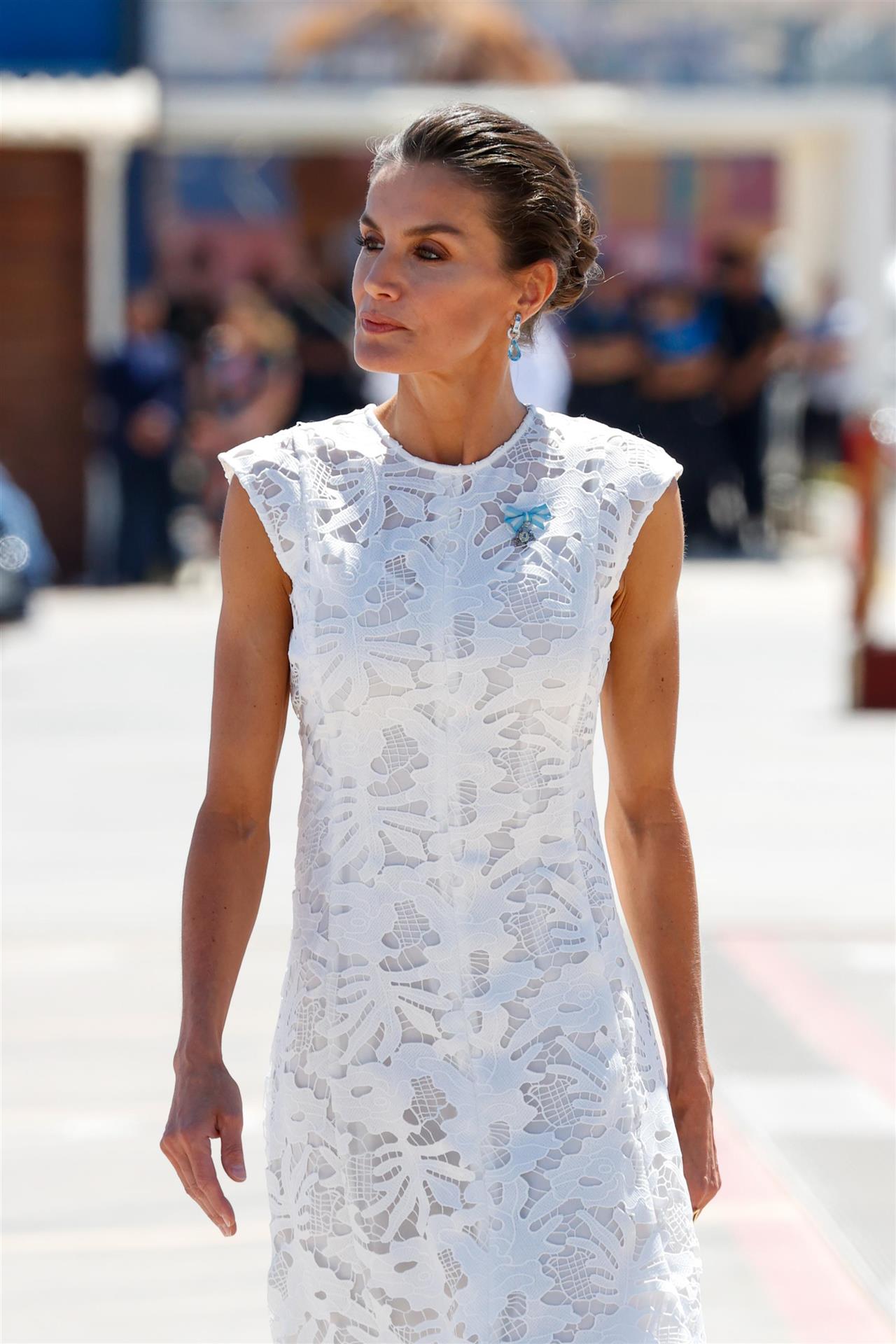 El vestido blanco de Sfera de Reina Letizia que ha roto Internet porque es precioso y perfecto