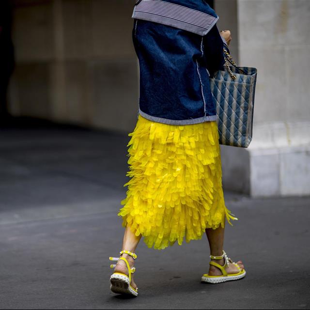 Las sandalias de plumas de Zara Kids que llevarán las invitadas mejor vestidos de 2022