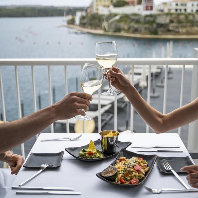 Menorca: tres hoteles para disfrutar de la isla tranquila