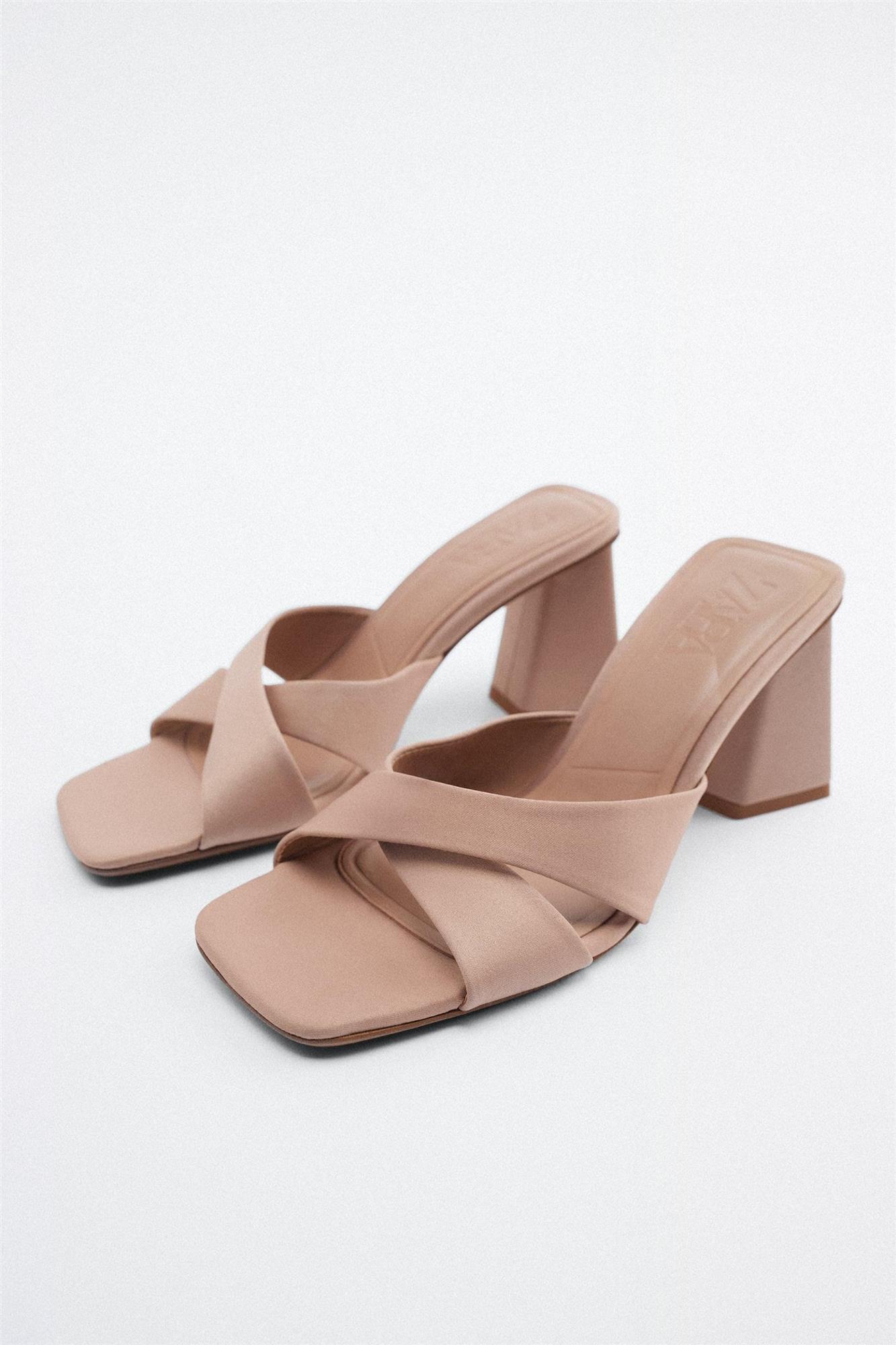 Rebajas Zara verano 2022, sandalias de tacón ancho