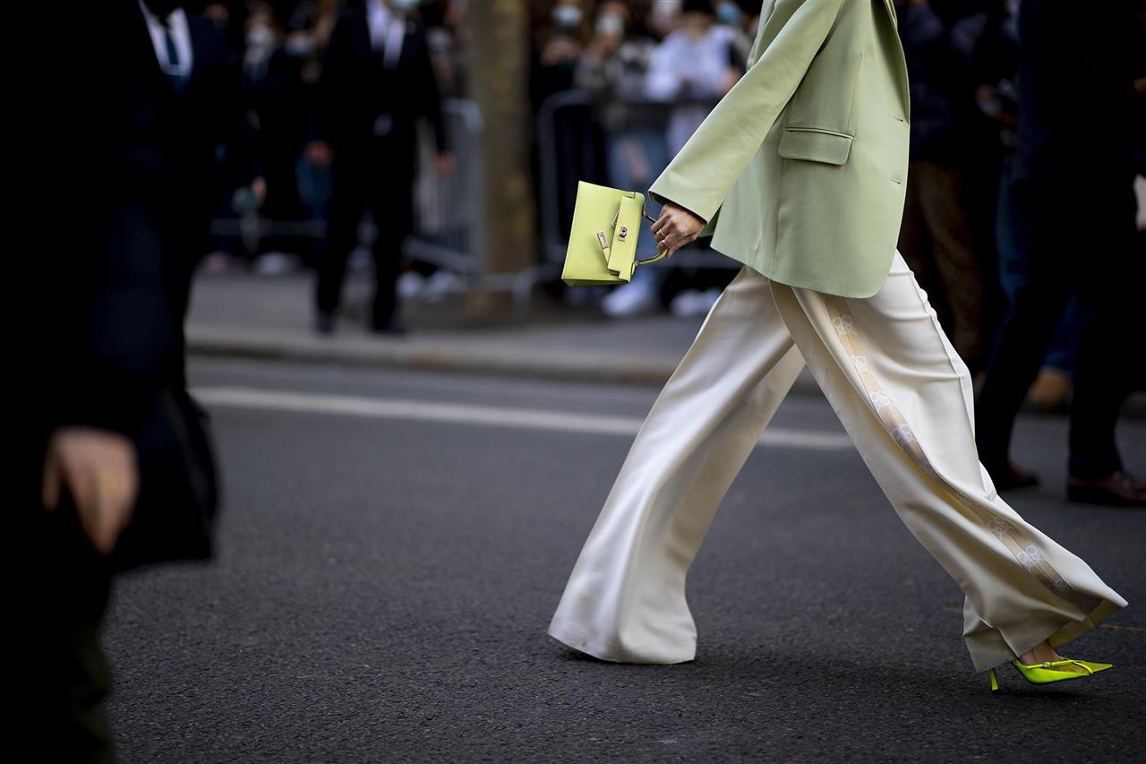 street style pantalones traje blanco