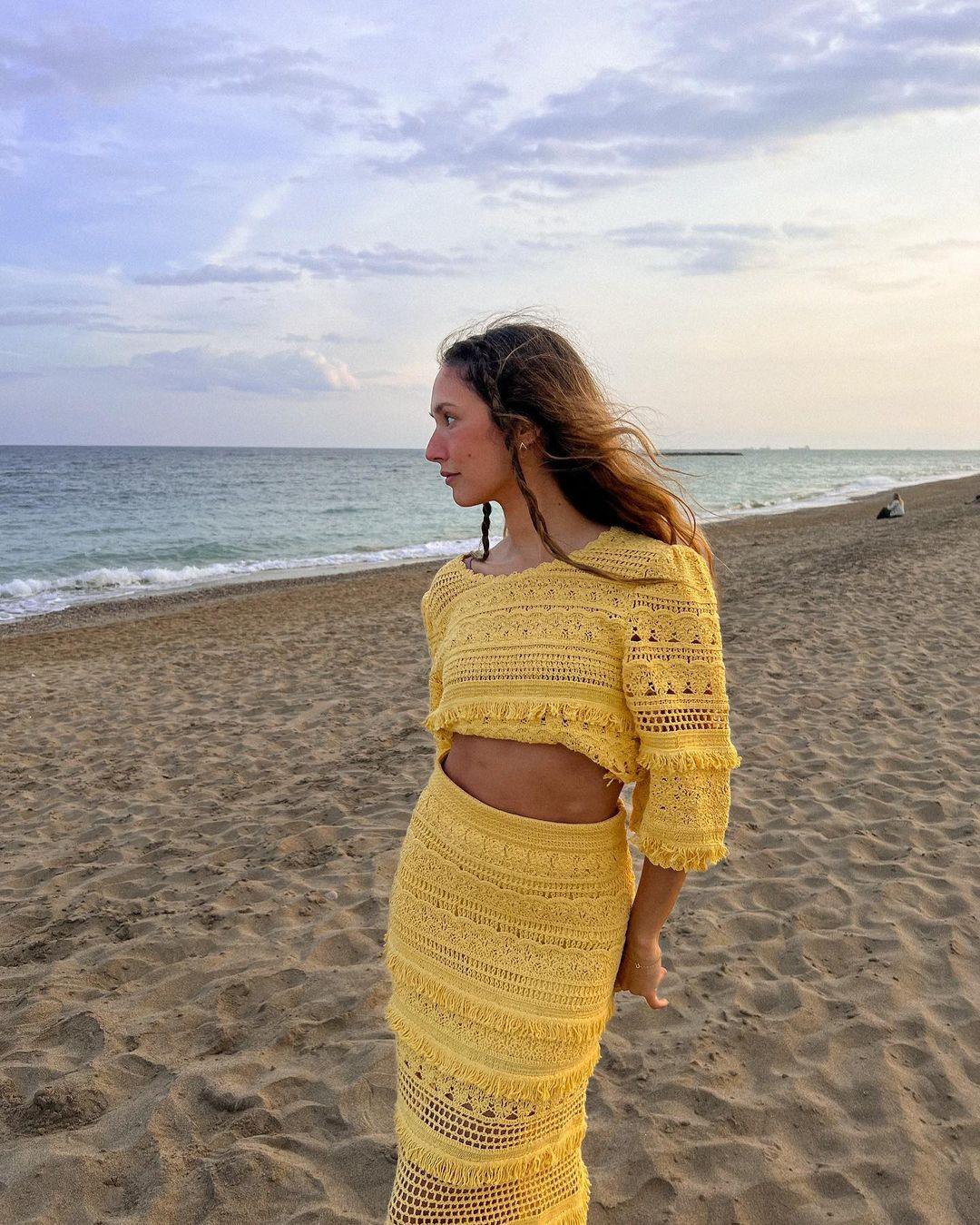 Grace Villarreal, con falda midi de punto y top a juego, en una de sus fotos de Instagram