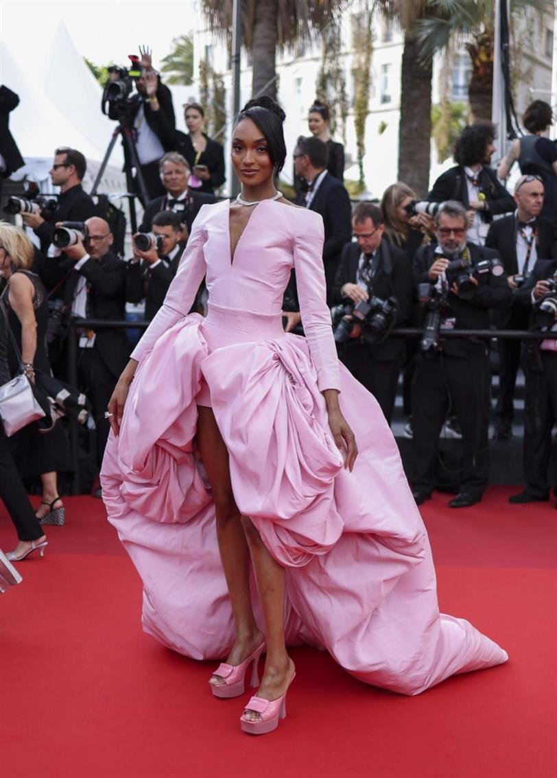 Jourdan Dunn con un vestido mullet en el Festival de Cine de Cannes 2022