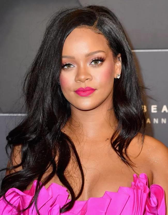 Rihanna maquillaje Barbie