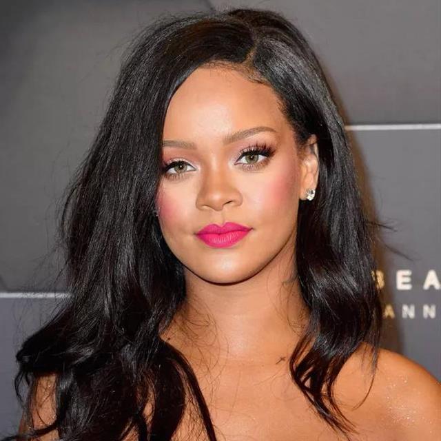 Rihanna maquillaje Barbie