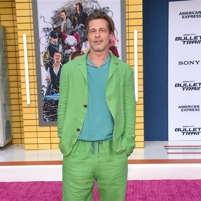 De Brad Pitt nos gusta todo pero sobre todo sus nuevas zapatillas amarillas de Adidas x Gucci