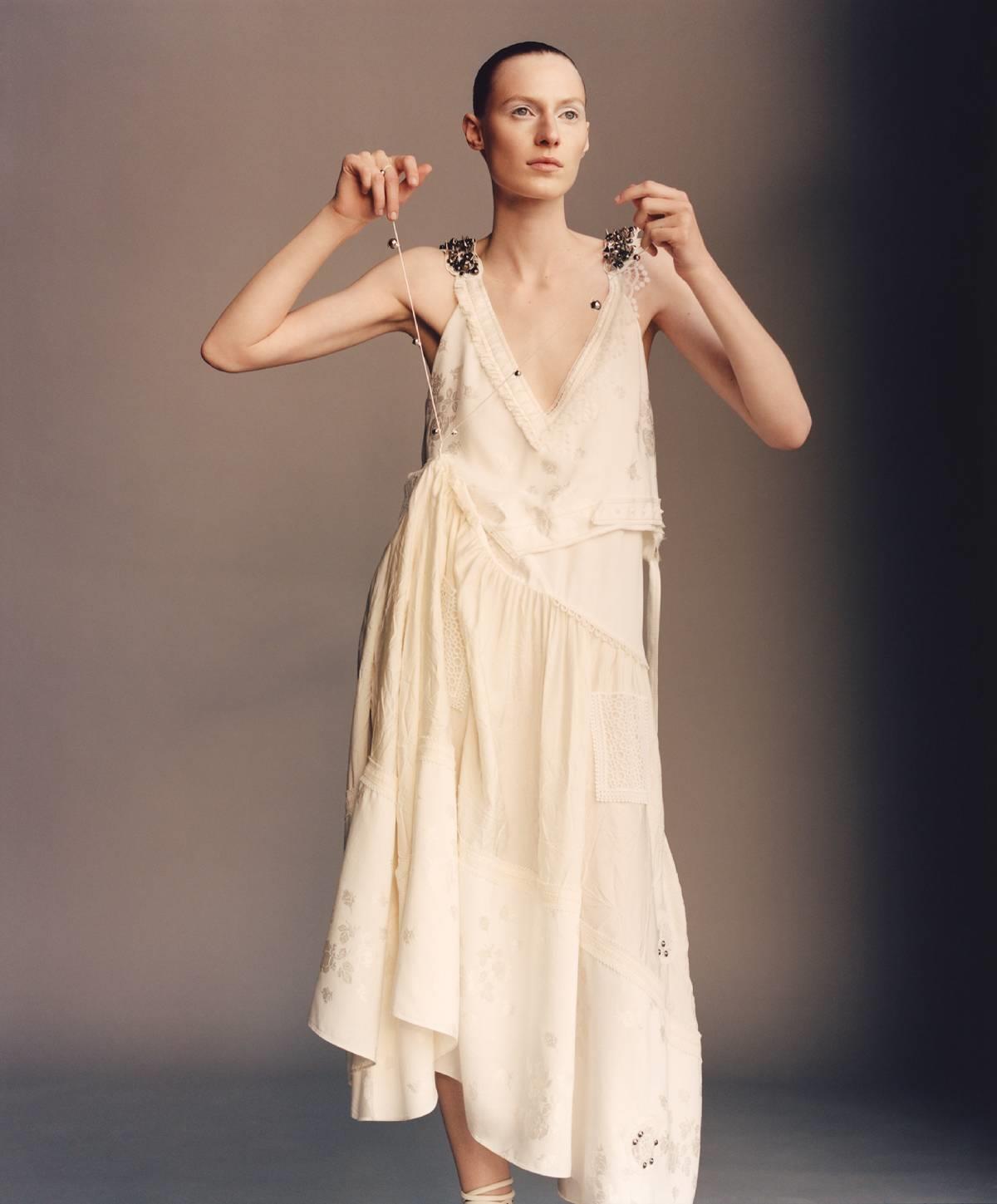 Vestido blanco roto con bordados y tachuelas, Zara Atelier
