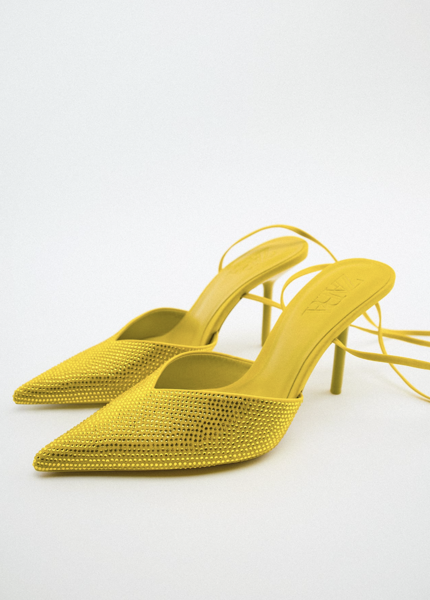 Zapatos de tacón en color amarillo de Zara