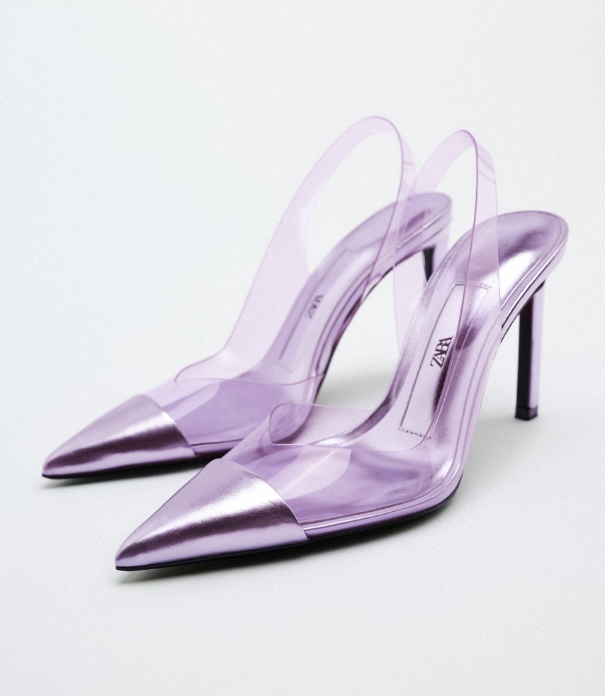 Zapatos de vinilo en color lila de Zara