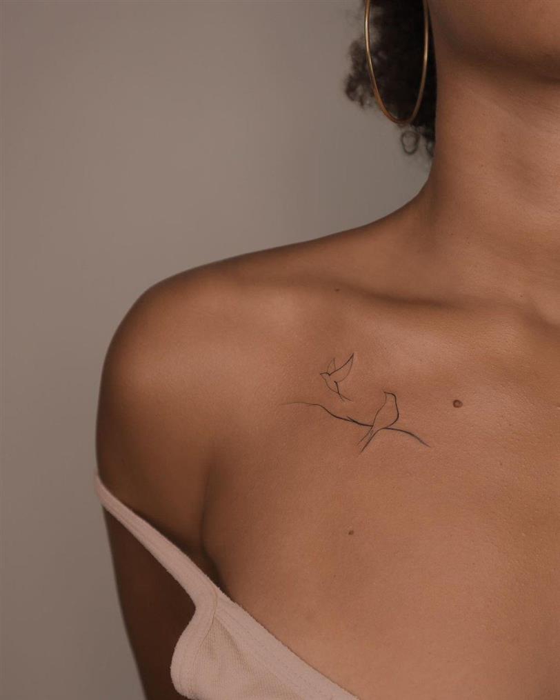 Tatuaje en el pecho para mujer