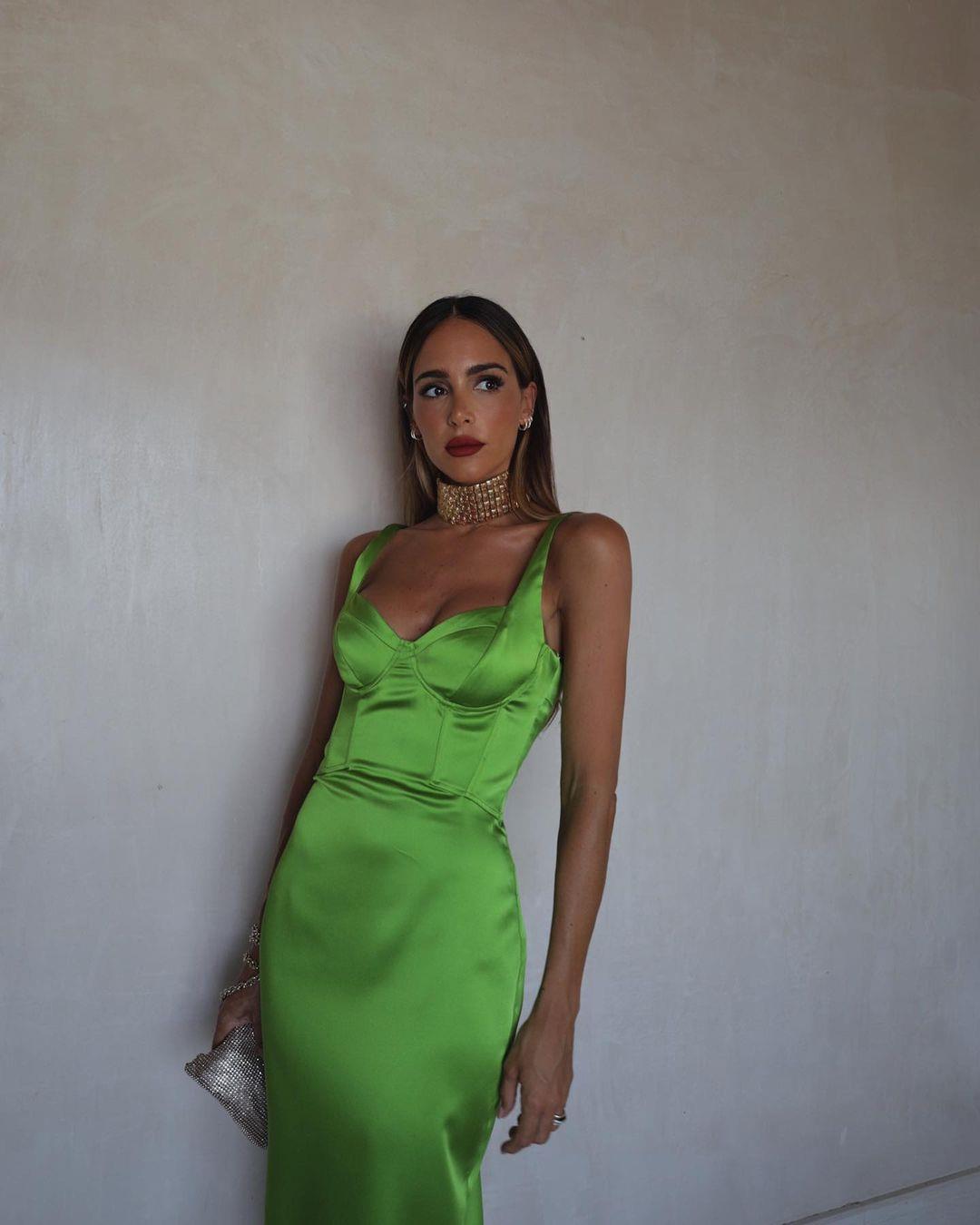 Rocío Osorno, con vestido verde satinado