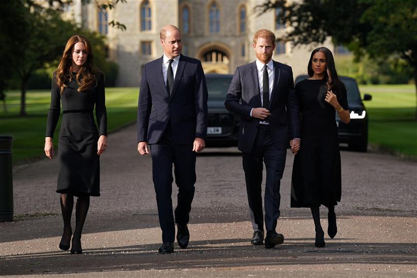 Cómo llevar un vestido negro de duelo, el manual de estilo de la Familia  Real Británica
