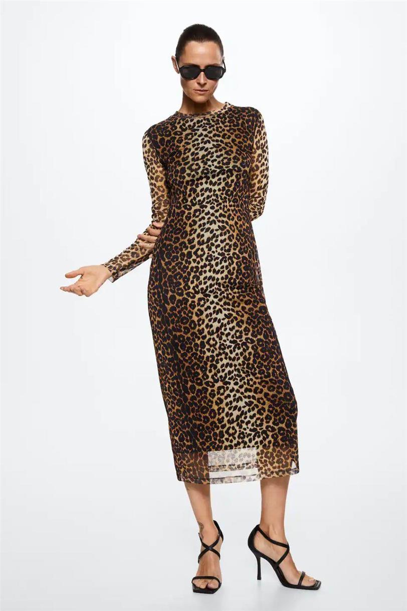 Nuria Roca tiene el vestido de leopardo más favorecedor del otoño (y lo  combina con botas rojas)