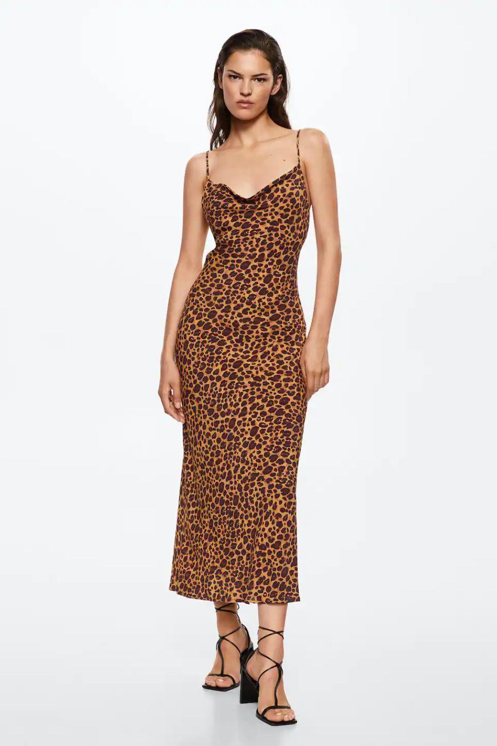 Vestido lencero de leopardo de Mango 