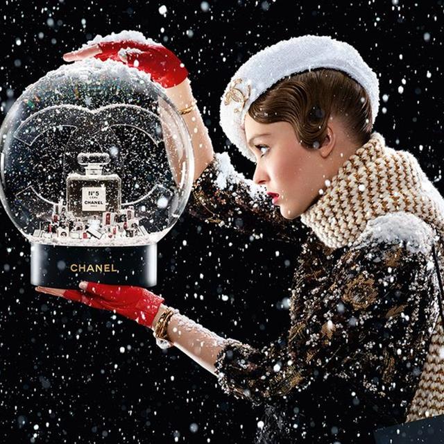 La campaña de Chanel N°5 con Lily-Rose Depp para la Navidad de 2019