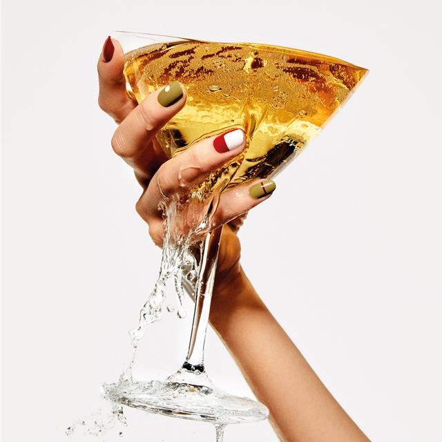 Manicura con caviar, oro y detalles ‘arty’ para terminar el año de lujo