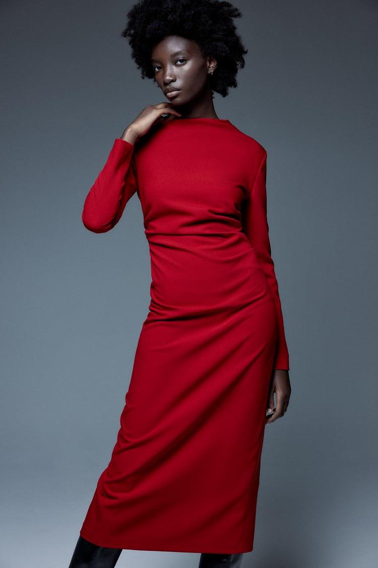 Vestido rojo ajustado de manga larga de Zara