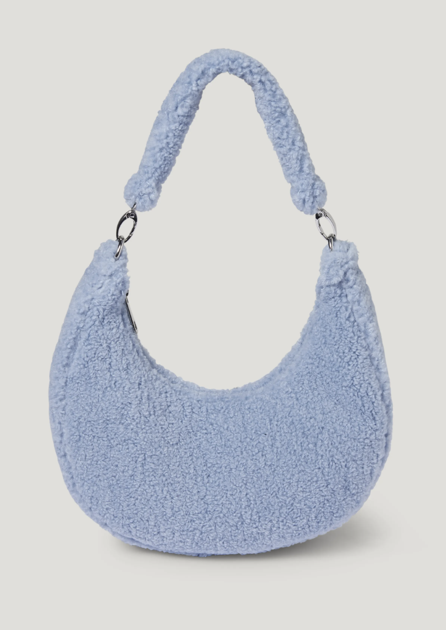 10 accesorios azules para elevar el ánimo del Blue Monday: el bolso “hobo”