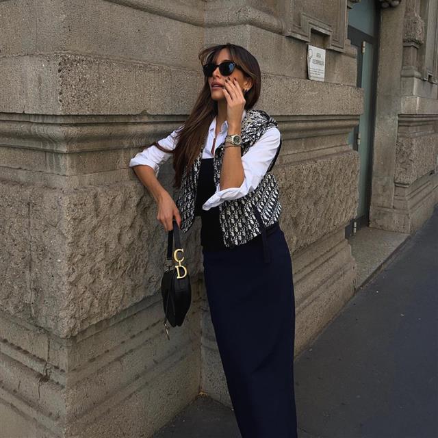 El look de moda de Rocío Osorno con pantalones cargo fluidos es el que te pondrás para ser la más elegante de lunes a domingo