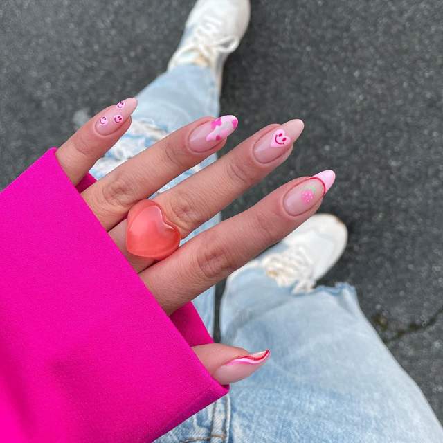 Las manicuras más originales de San Valentín: nail art en color rosa, rojo y uñas francesas sencillas de copiar (¡preciosas!)