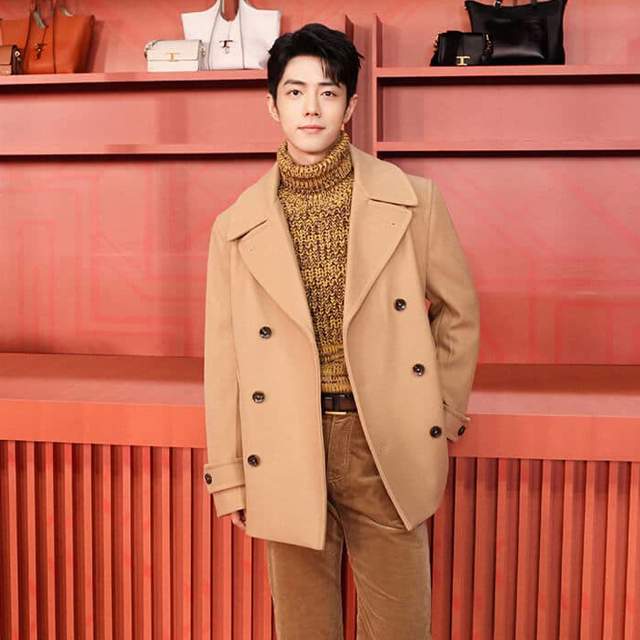 ¿Quién es Xiao Zhan, el actor chino que ha REVOLUCIONADO la Semana de la moda de Milán? Sus fans le persiguen y no tiene Instagram pero sí merchandising