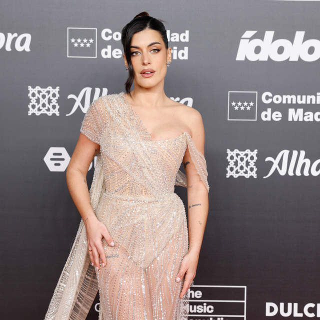 Dulceida se convierte en una estrella de Hollywood con este vestidazo de Ze García en los Premios Ídolo 2023: transparencias y pedrería