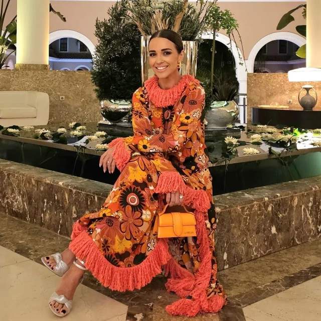 Paula Echevarría en modo diosa con las sandalias Cenicienta de Primark que combinan con el vestido más colorido de firma española