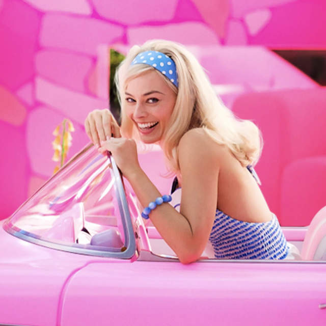 Los carteles de la nueva película de Barbie desatan el escándalo: por qué el rosa puede ser un color empoderador