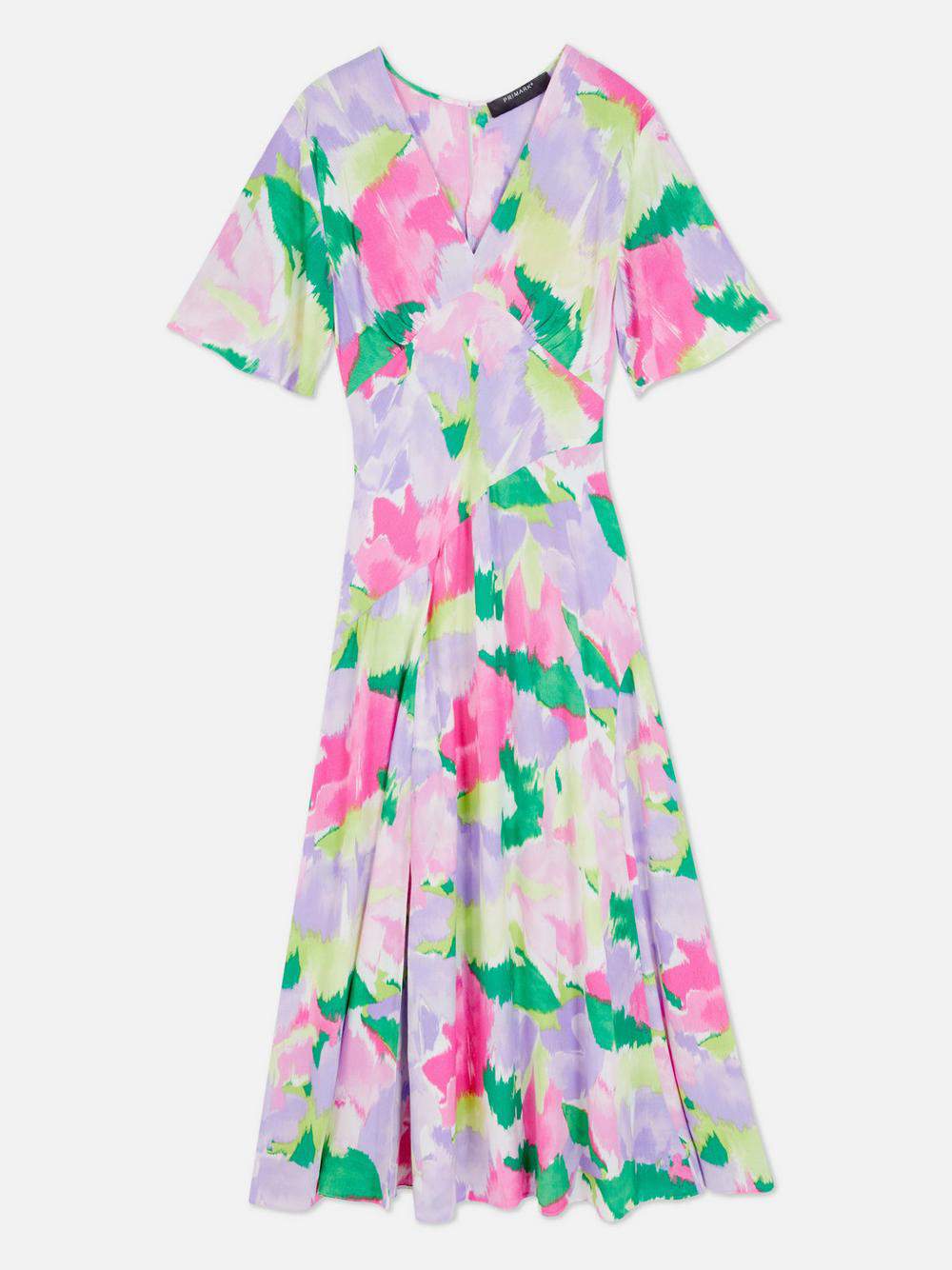 Los vestidos fresquitos y baratos para no perderte ni una tendencia esta primavera están en Primark: estampado floral