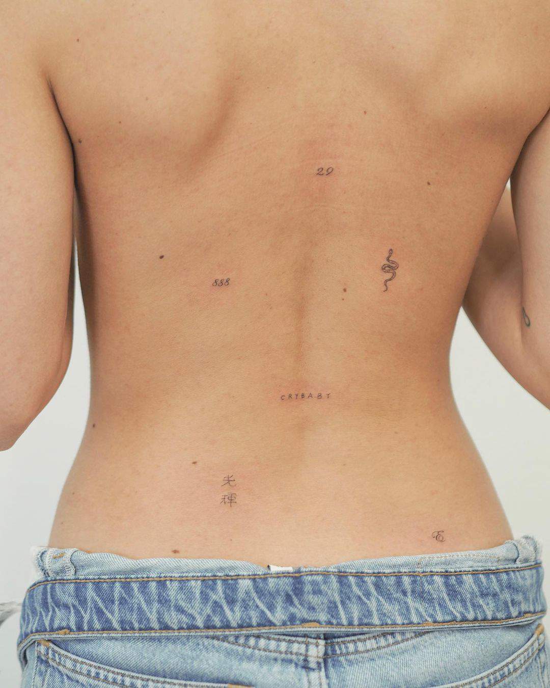 Micro-tattoos sobre la espalda
