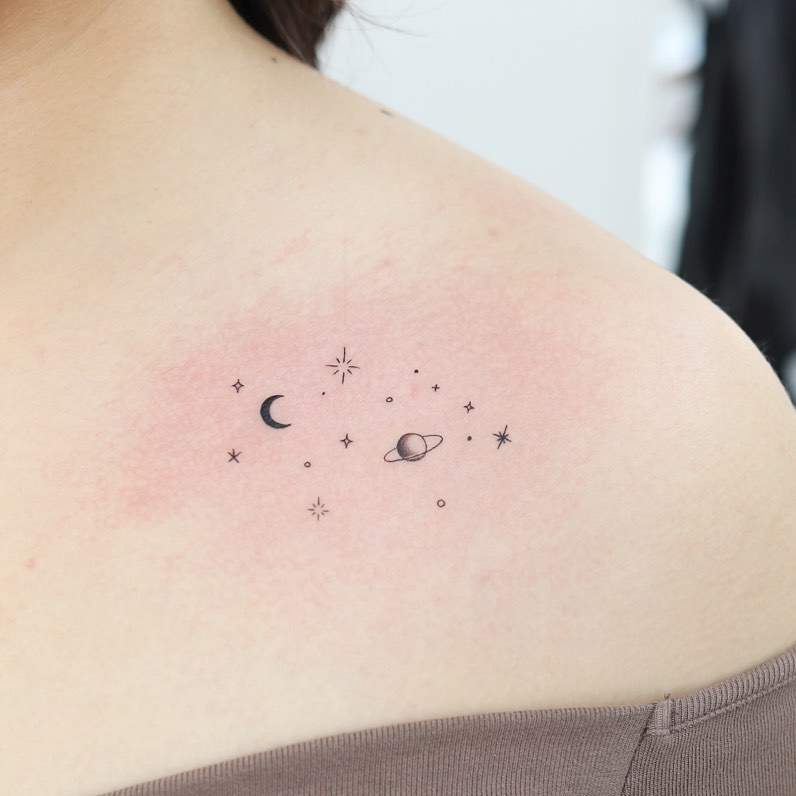 Tatuaje de pequeña constelación 