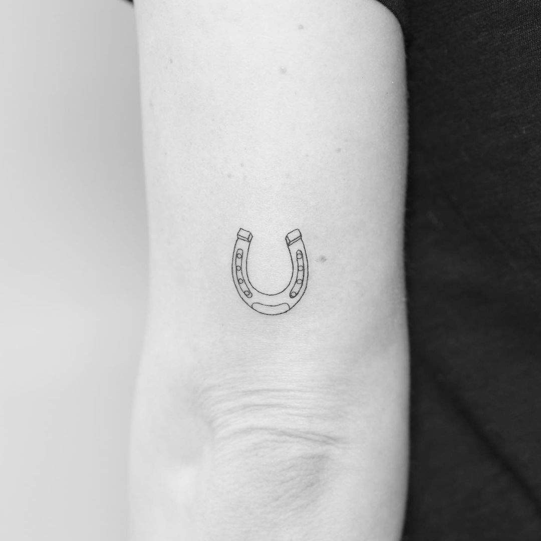 Tatuaje pequeño de buena suerte