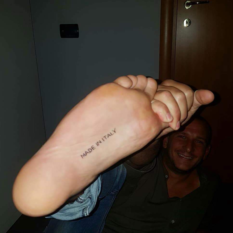 Tatuaje gracioso pequeño para hombre
