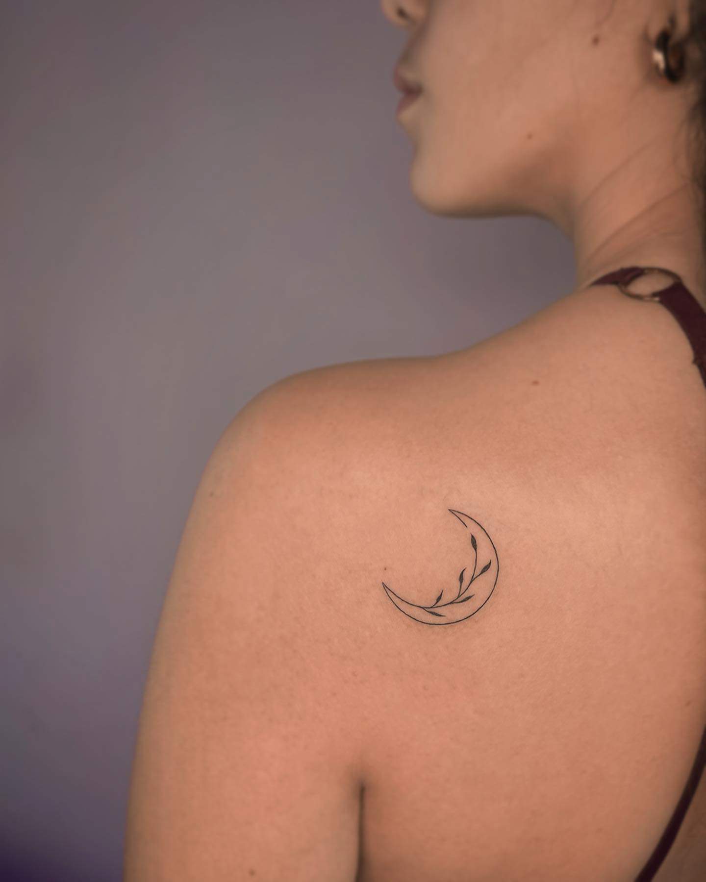 Tatuaje pequeño espalda mujer