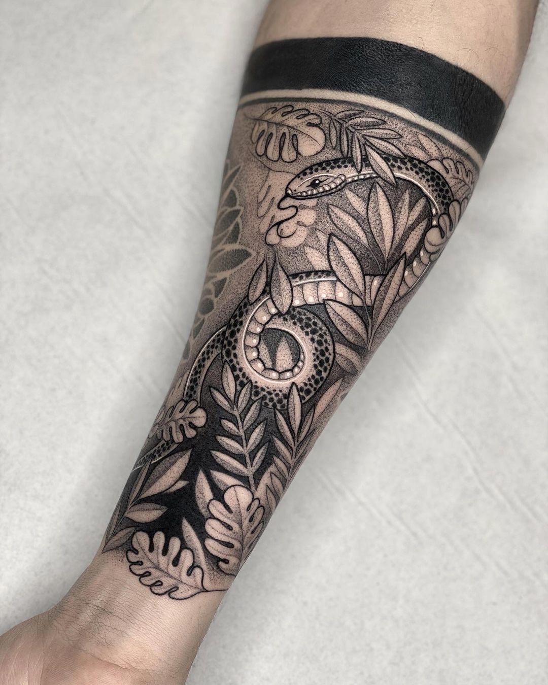 Tatuaje medio brazo hombre
