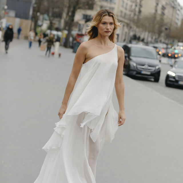 Fichamos en Massimo Dutti, Zara o H&M los vestidos vaporosos, ligeros y más elegantes para looks de diario y estilismos de invitada