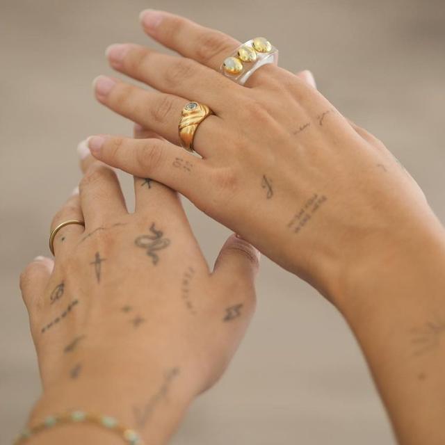 Tatuajes en la mano de mujer