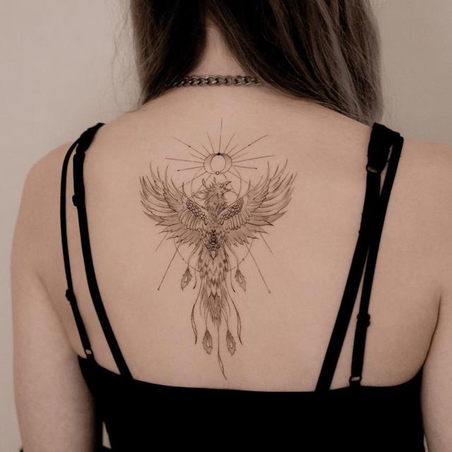 Tatuaje del ave fénix mujer