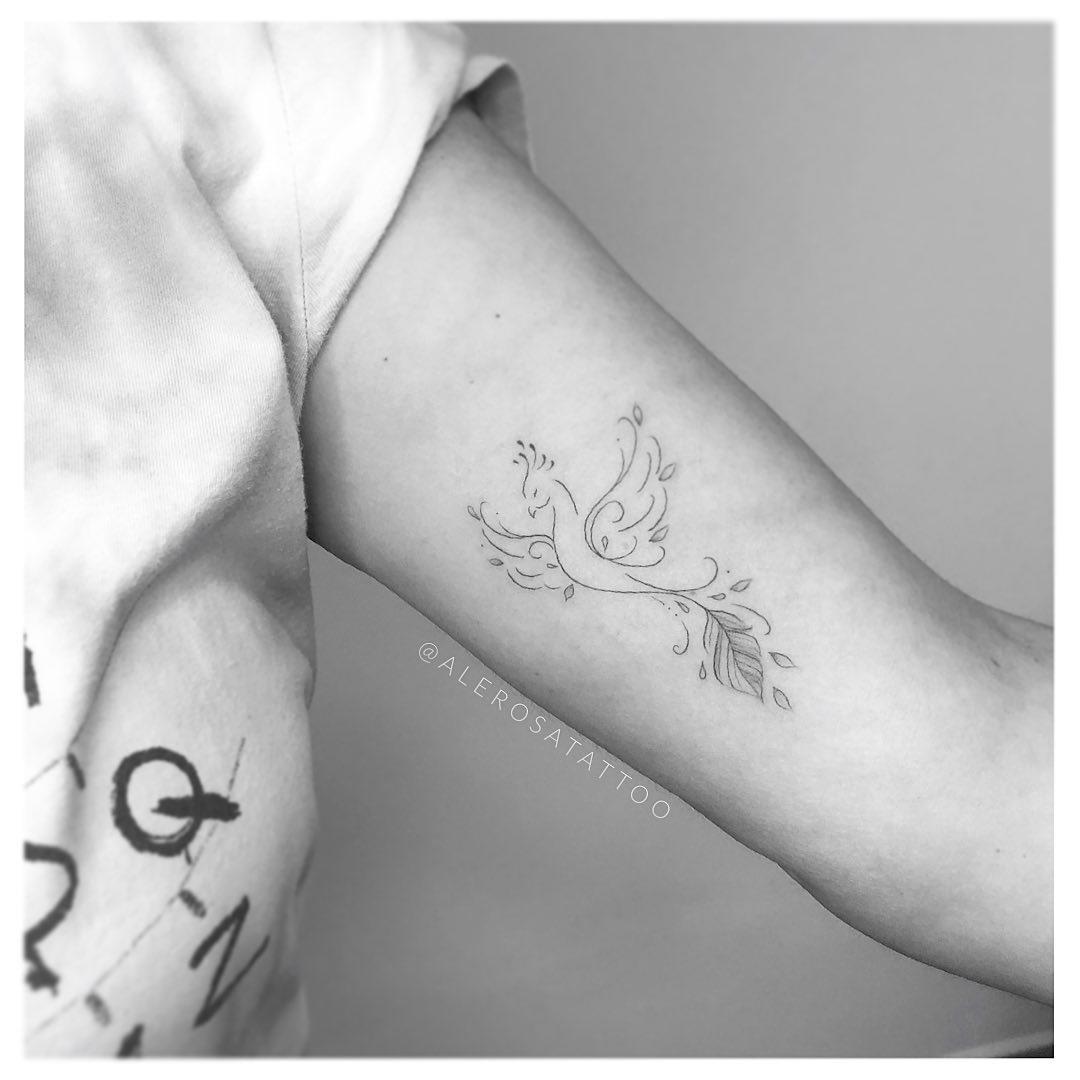 Tattoo ‘fine line’ del ave fénix